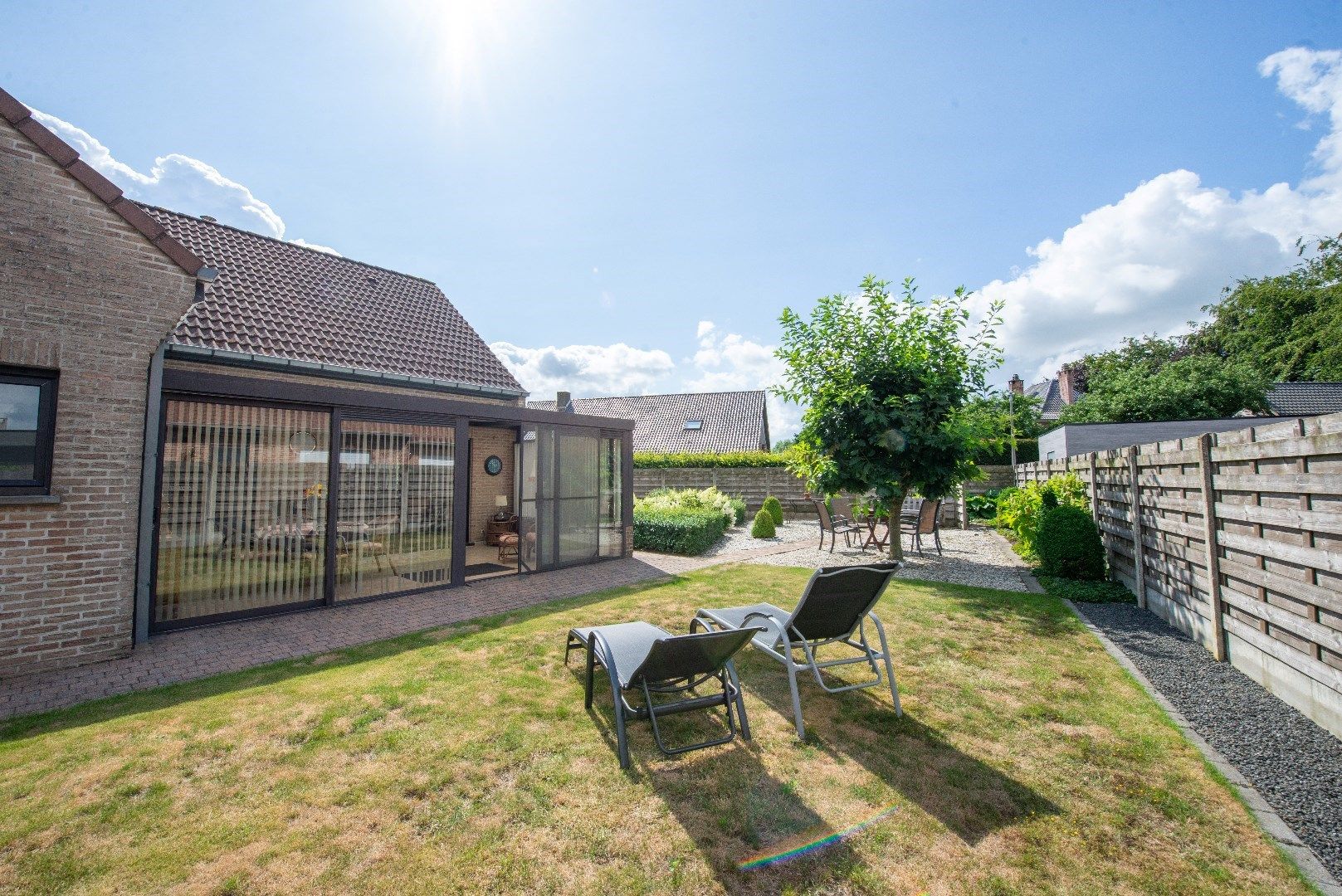 Verzorgde gelijkvloerswoning met 2 slaapkamers, garage, veranda en tuin foto 18