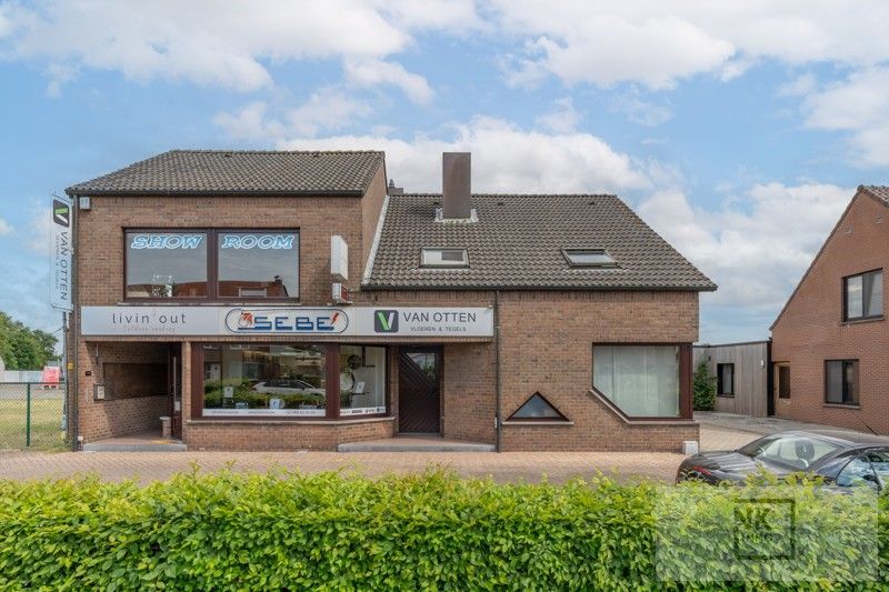 Handelsruimte met woning op 940 m² – instapklaar en vol mogelijkheden foto {{pictureIndex}}