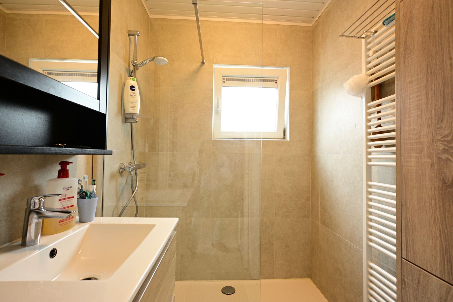 Gezellige open bebouwing met zongerichte tuin in Zande. foto 9