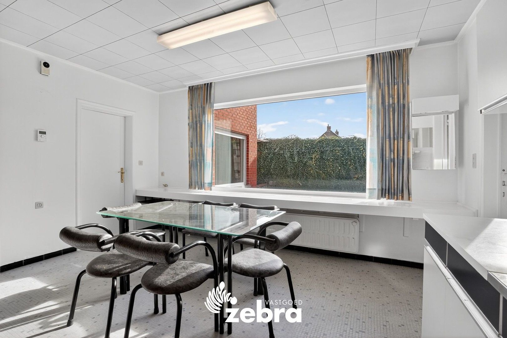 Ruime woning met 3 slaapkamers en garage nabij centrum Meulebeke! foto 8