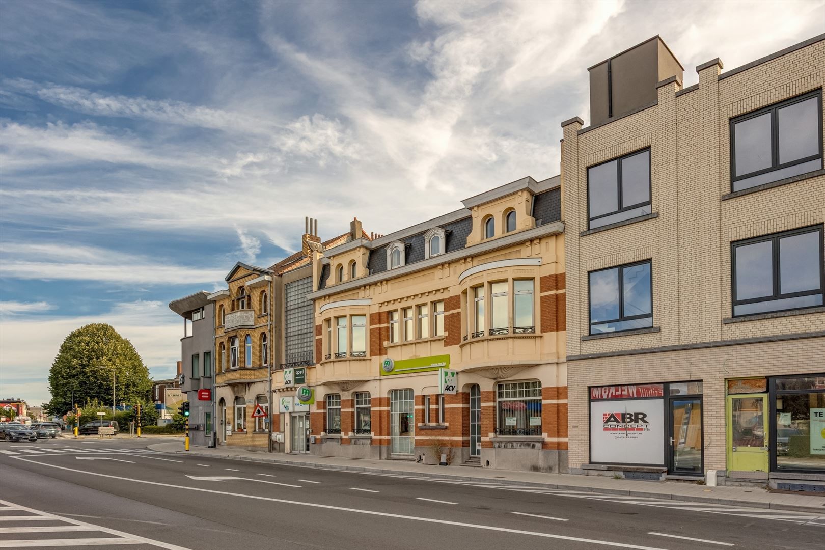 Groot kantoorgebouw op een ideale locatie! foto 24