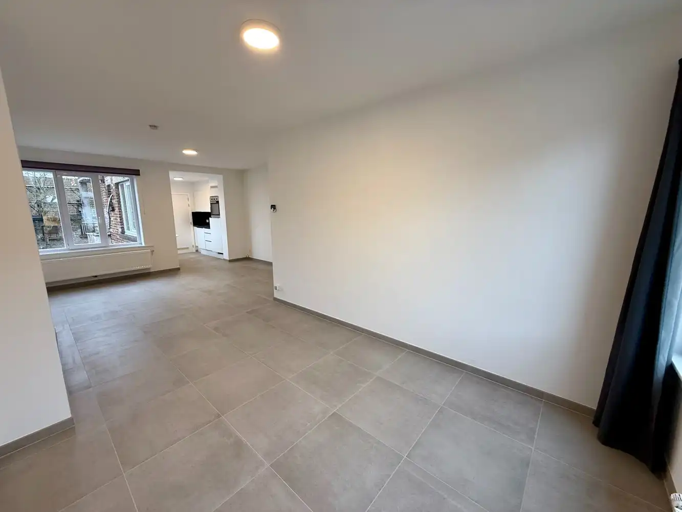 Ruim, gerenoveerd appartement met 2 slaapkamers! foto 2