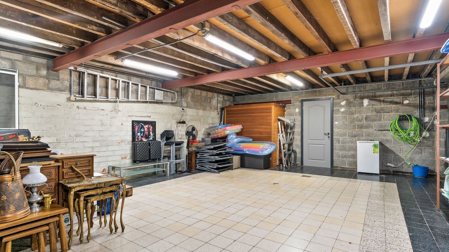 Woning met 2 slaapkamers, ruime garage en tuin foto 20