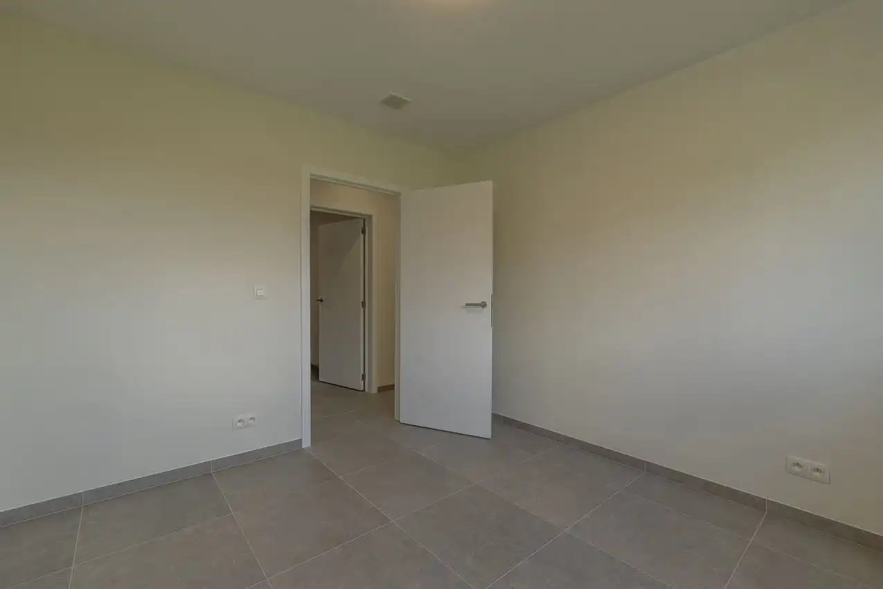 Nieuwbouwwoning, gunstig gelegen, 3 slpk, tuin, carport foto 30