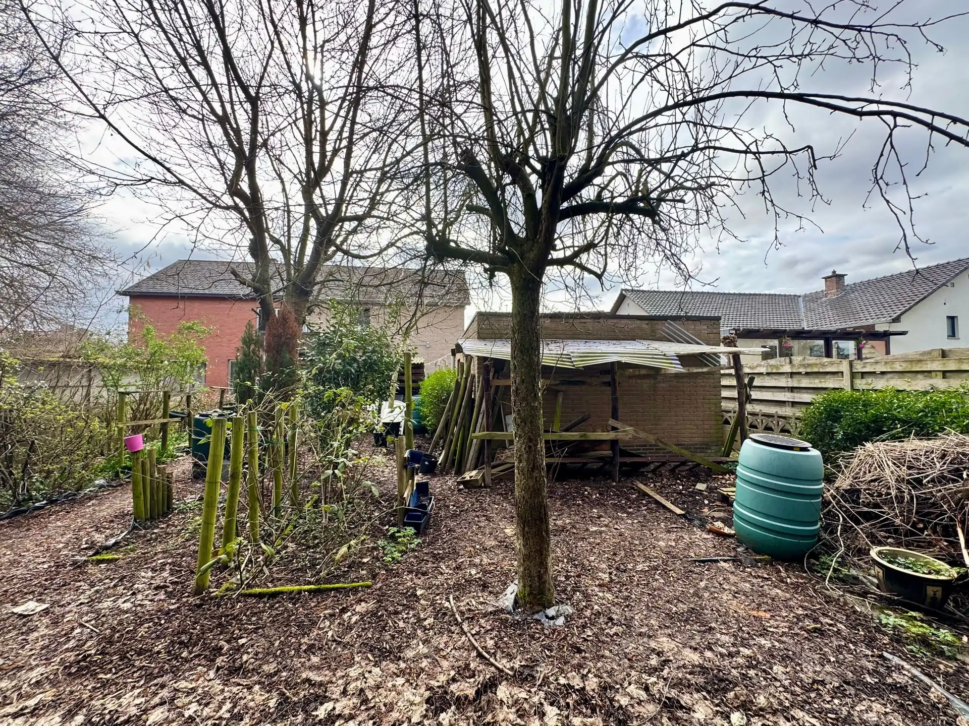 ruime halfopen bebouwing foto 24