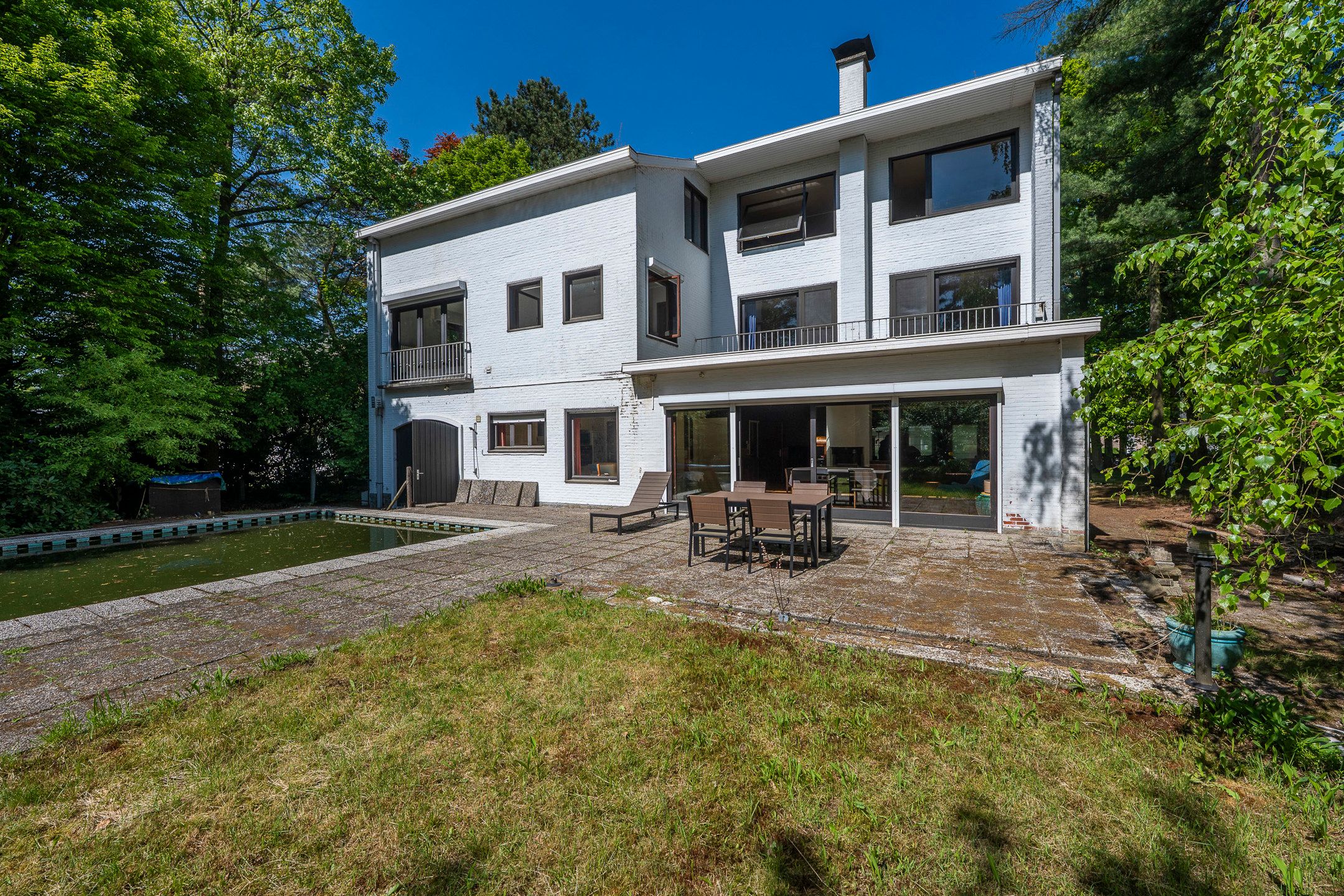 Unieke te renoveren villa op riant perceel foto 1
