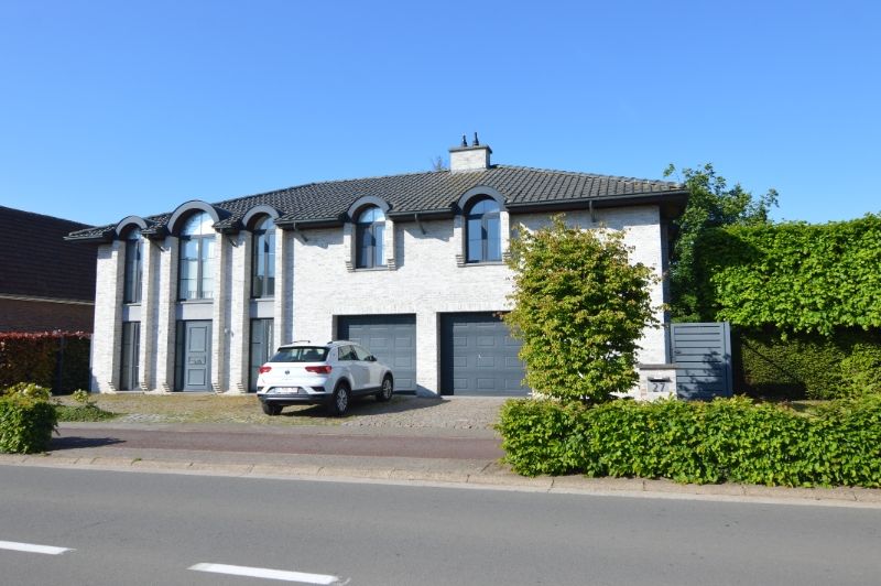 Mooie halfopen woning te Weerde foto {{pictureIndex}}