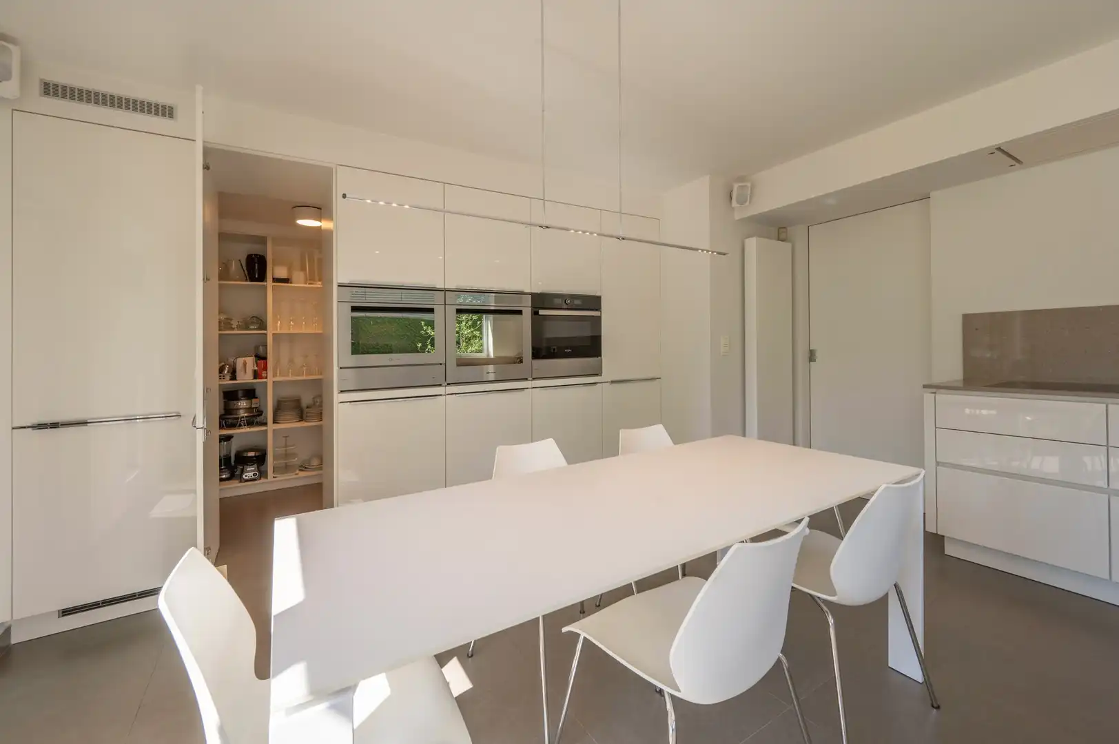 Vrijstaande villa, rustig gelegen in een aangename residentiële omgeving aan de rand van Knokke. foto 16