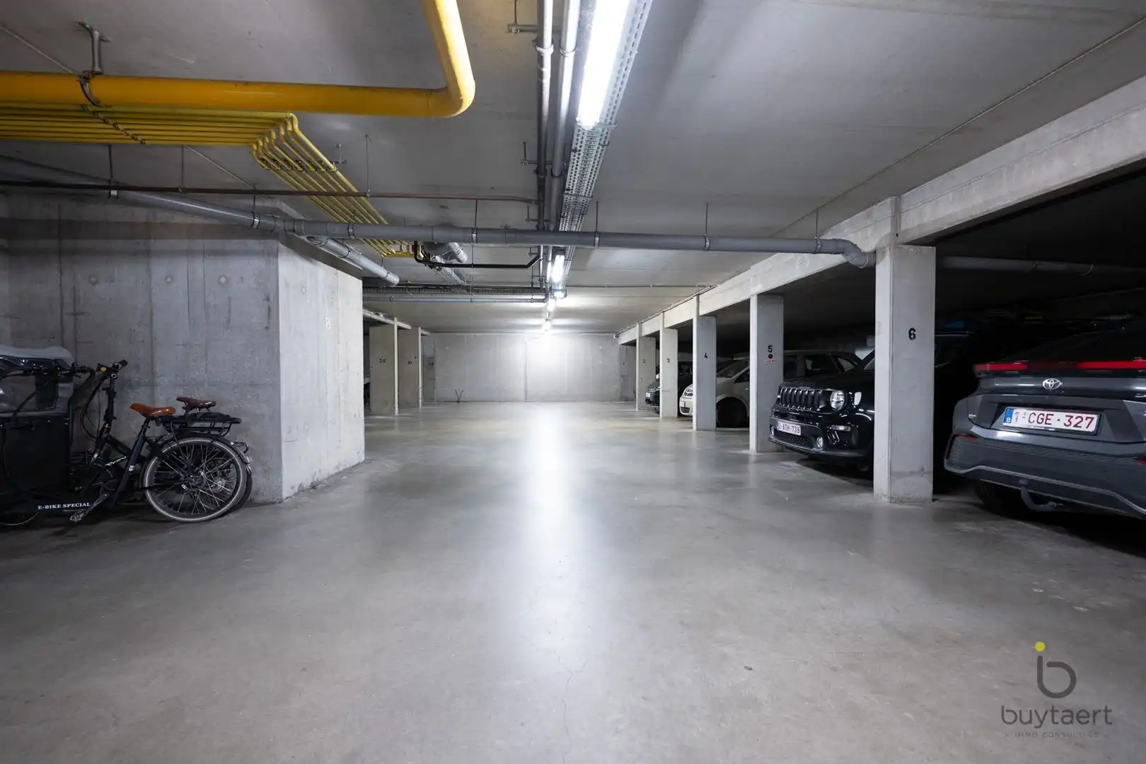 RUIM LICHTRIJK HOEKAPPARTEMENT MET GEZELLIG ZONNETERRAS EN ONDERGRONDSE AUTOSTAANPLAATS! foto 24