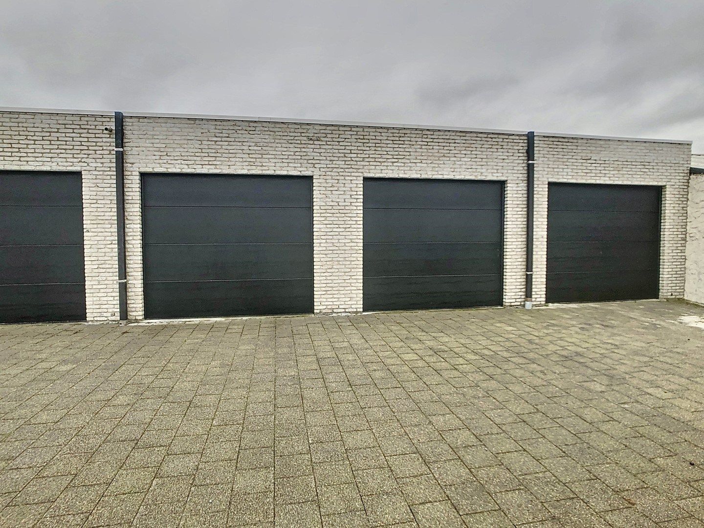 Recente woning te huur met 3 slaapkamers , tuin, garage en 2 parkeerplaatsen ! foto 8