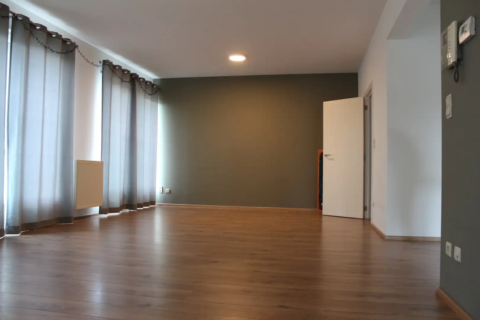 Ruim appartement met terras in het centrum van Lommel. foto 4