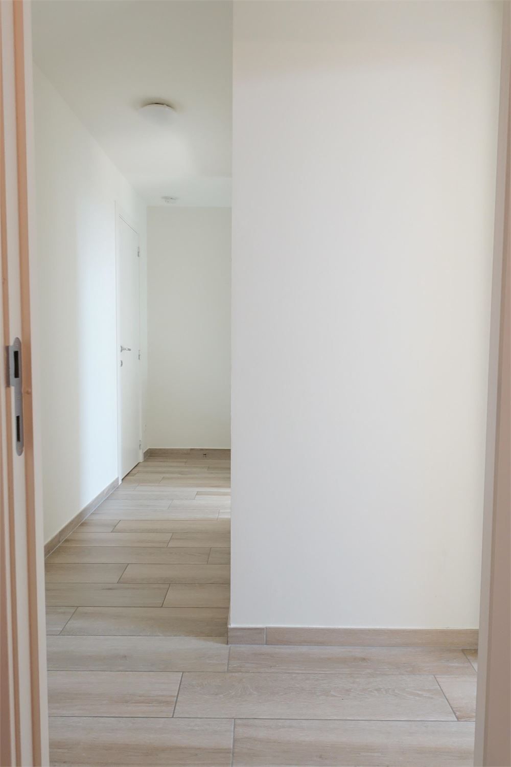 Centraal gelegen appartement met zicht op de vaart ,2 slaapkamers, terras en afgesloten staanplaats. foto 9