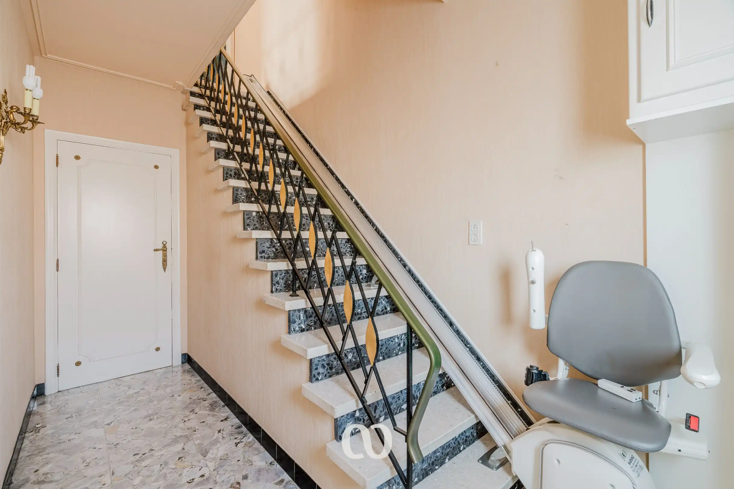 Stevige gezinswoning met tuin en garage nabij het centrum van Oudenaarde foto 2