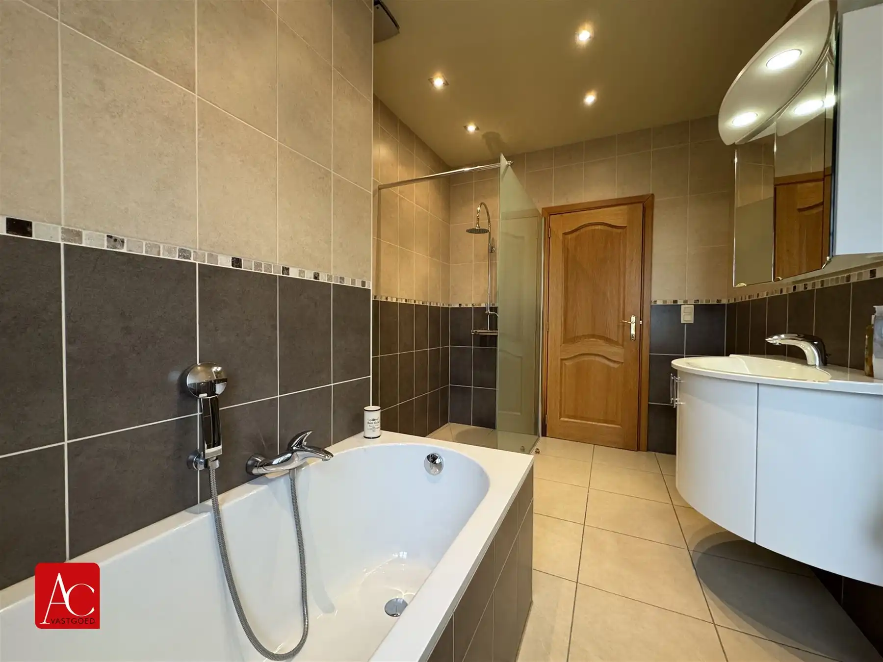 Rustig gelegen bungalow met prachtig uitzicht foto 25