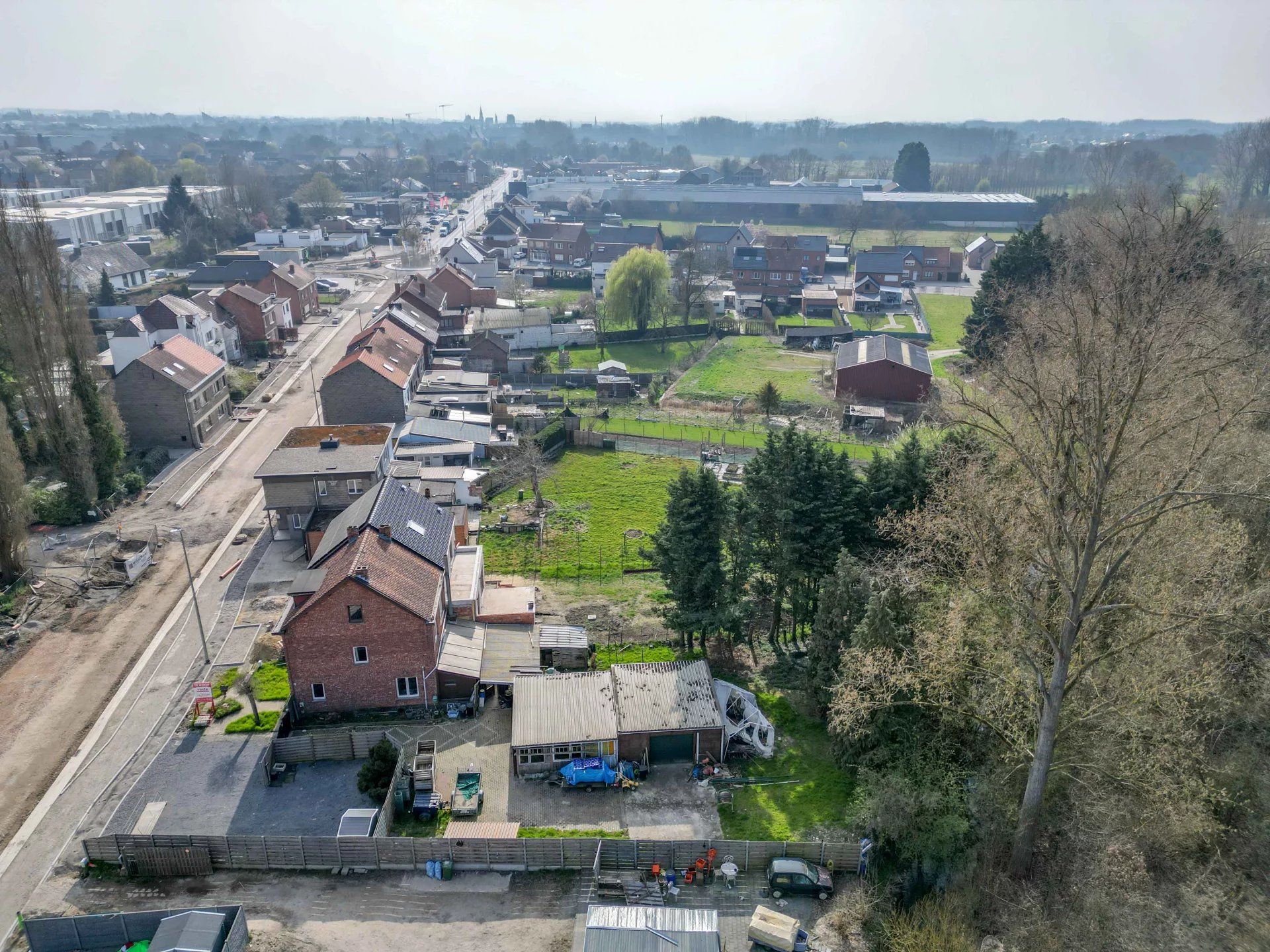 Ruime, op te knappen woning aan de stadsrand foto 21
