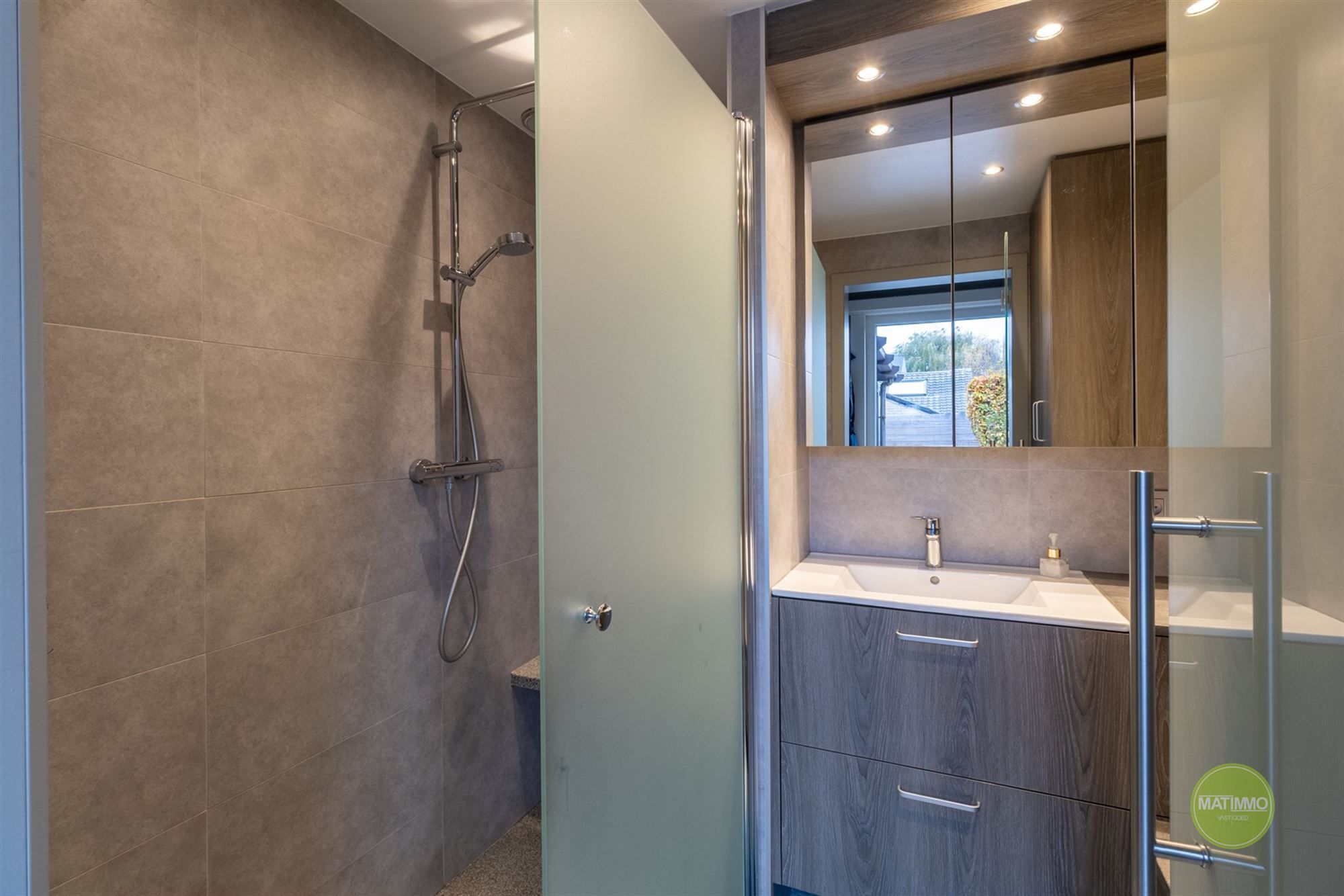 Instapklare gezinswoning met 3 slaapkamers in Mol foto 12