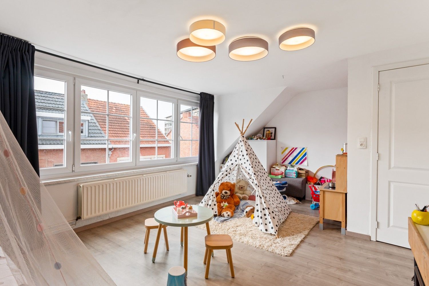 Instapklaar, ruim huis met 4 slaapkamers en tuin te koop in Schoten! foto 23