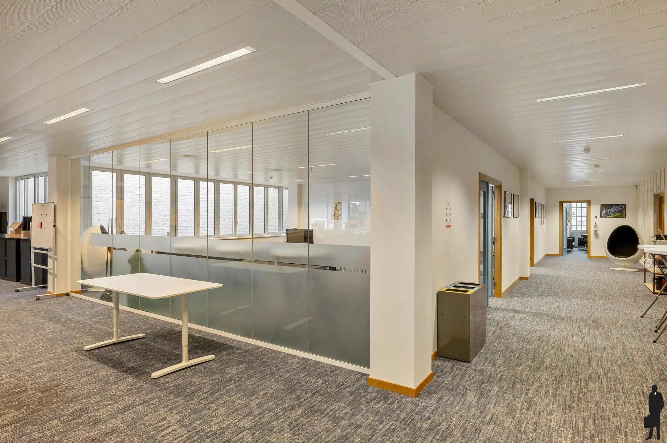 4 gerenoveerde kantoorruimtes (geheel of gedeeltelijk te huren) in een karaktervolle geklasseerde herenwoning met uitstekende bereikbaarheid en ruime parkeervoorzieningen. foto 15