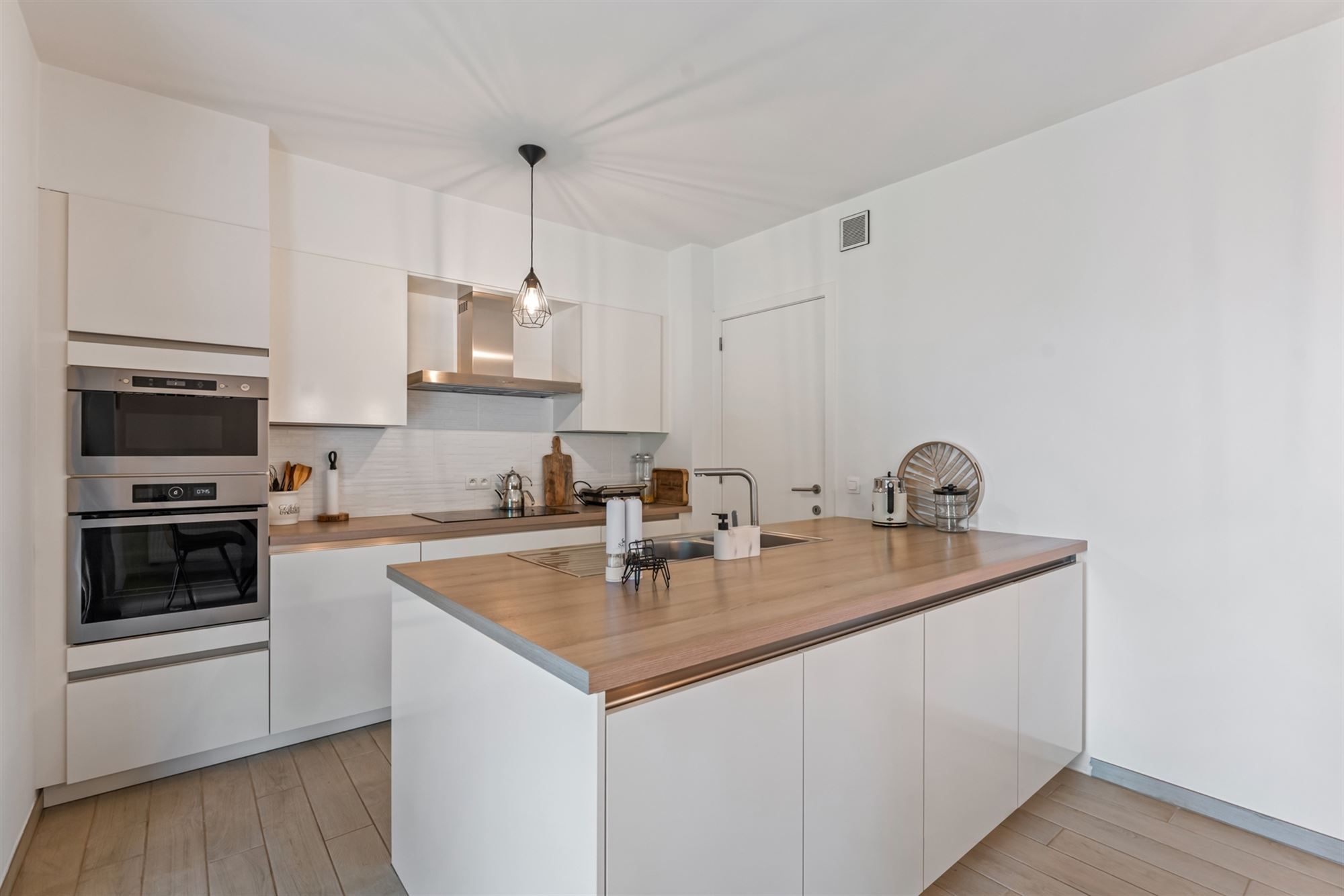 PRACHTIG AFGEWERKTE HOB MET 3 SLAAPKAMERS OP EEN PERCEEL VAN 3A50CA TE BERINGEN CENTRUM foto 9