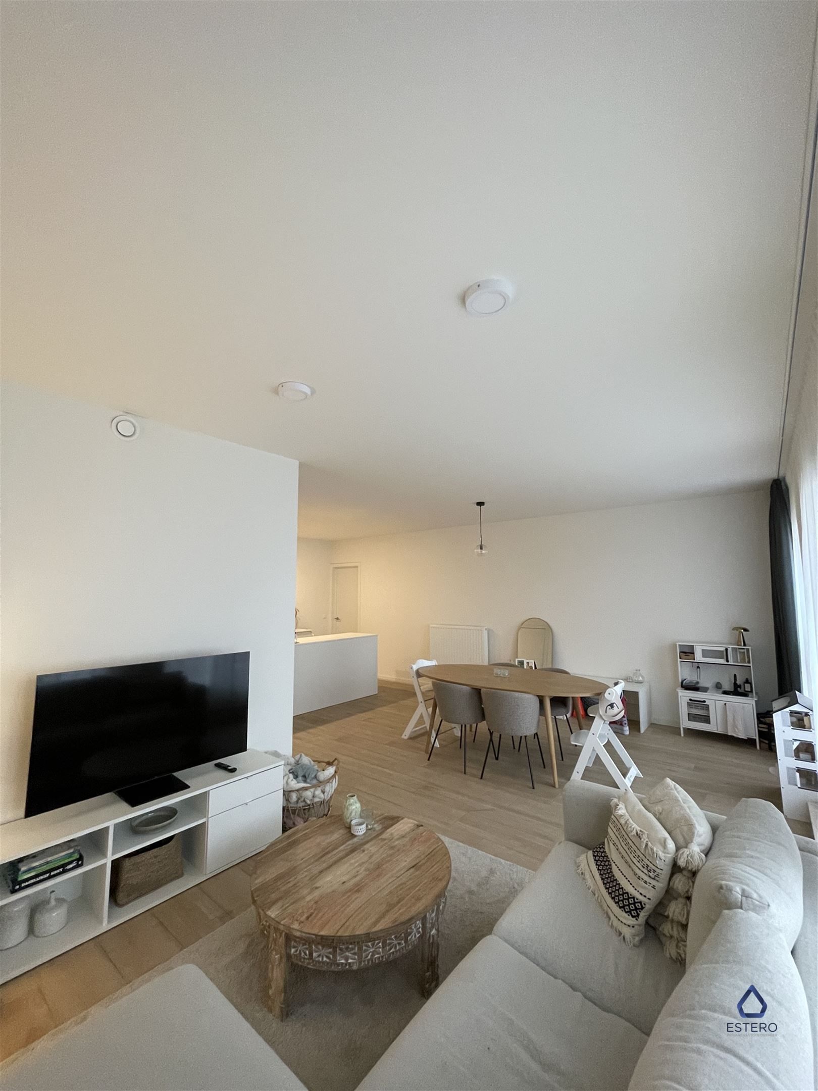 Nieuwbouw met 3 slaapkamer en 2 badkamers + parking foto 4