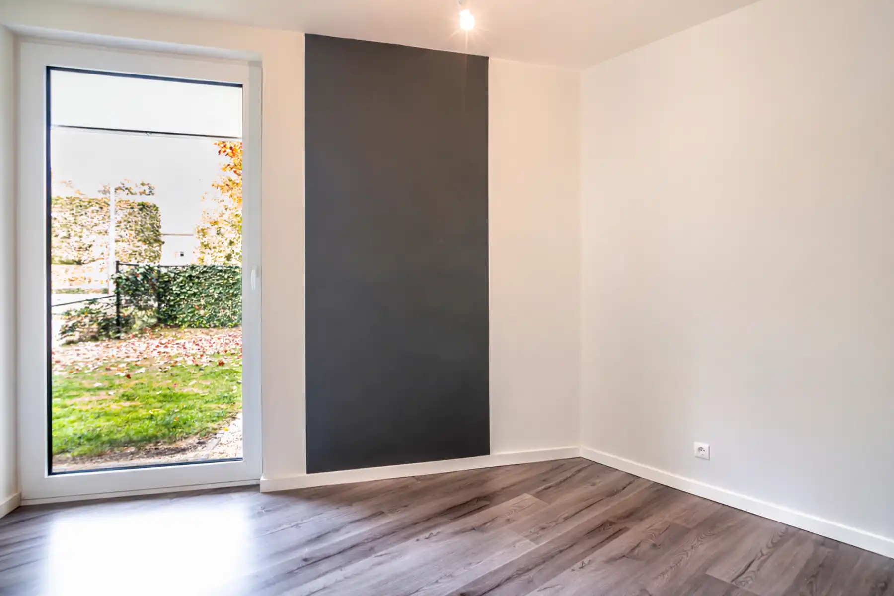 Lichtrijk gelijkvloers appartement met terras en tuinzicht foto 19