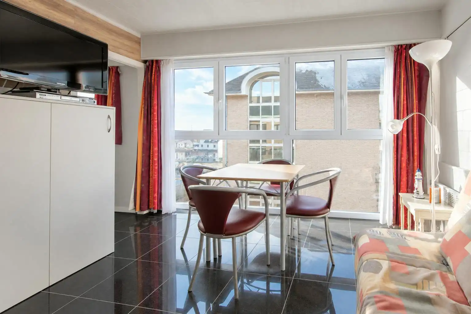 Gerenoveerde studio gelegen te centrum Middelkerke foto 4