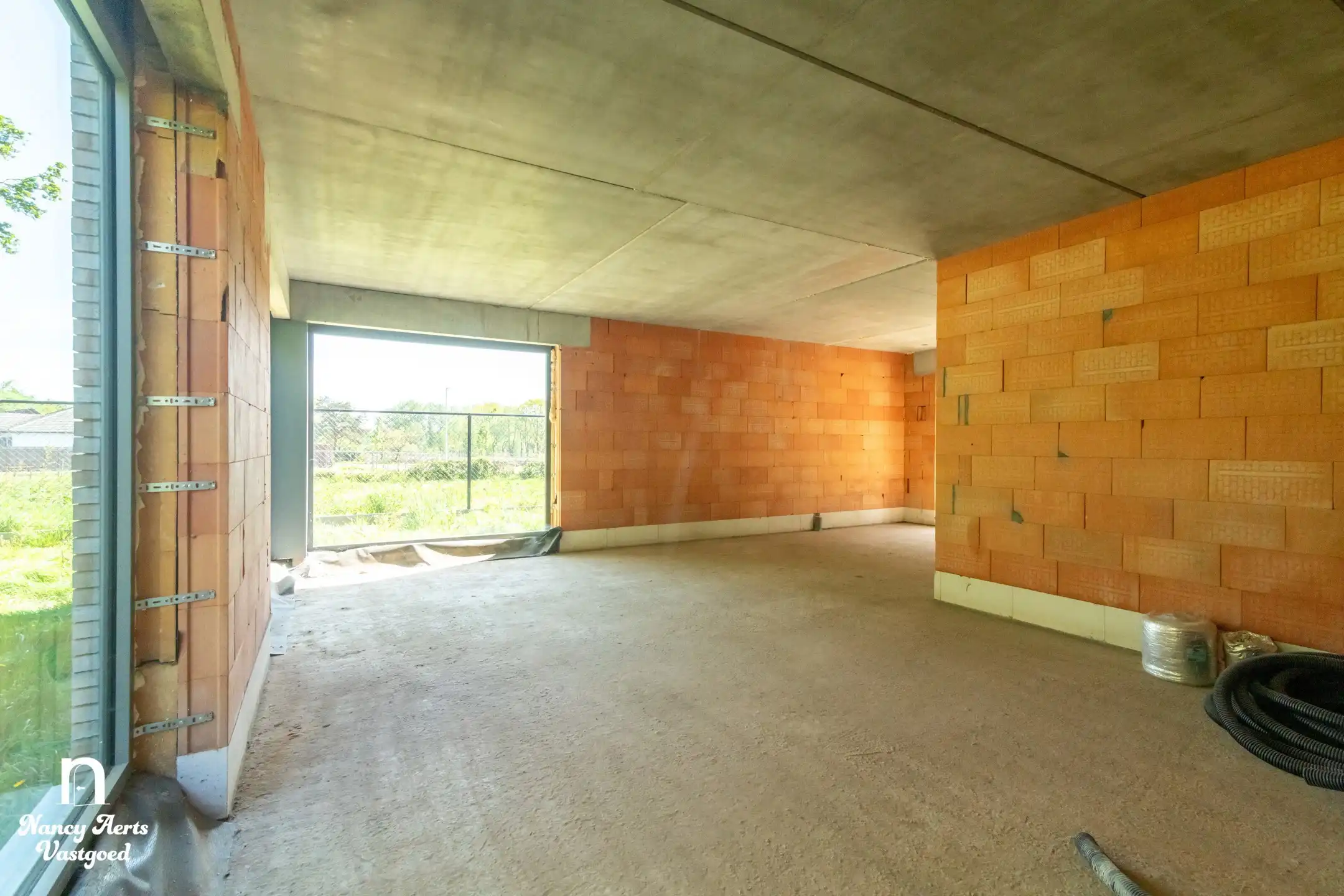 Moderne gezinswoning met tuin en afwerking naar eigen smaak foto 8