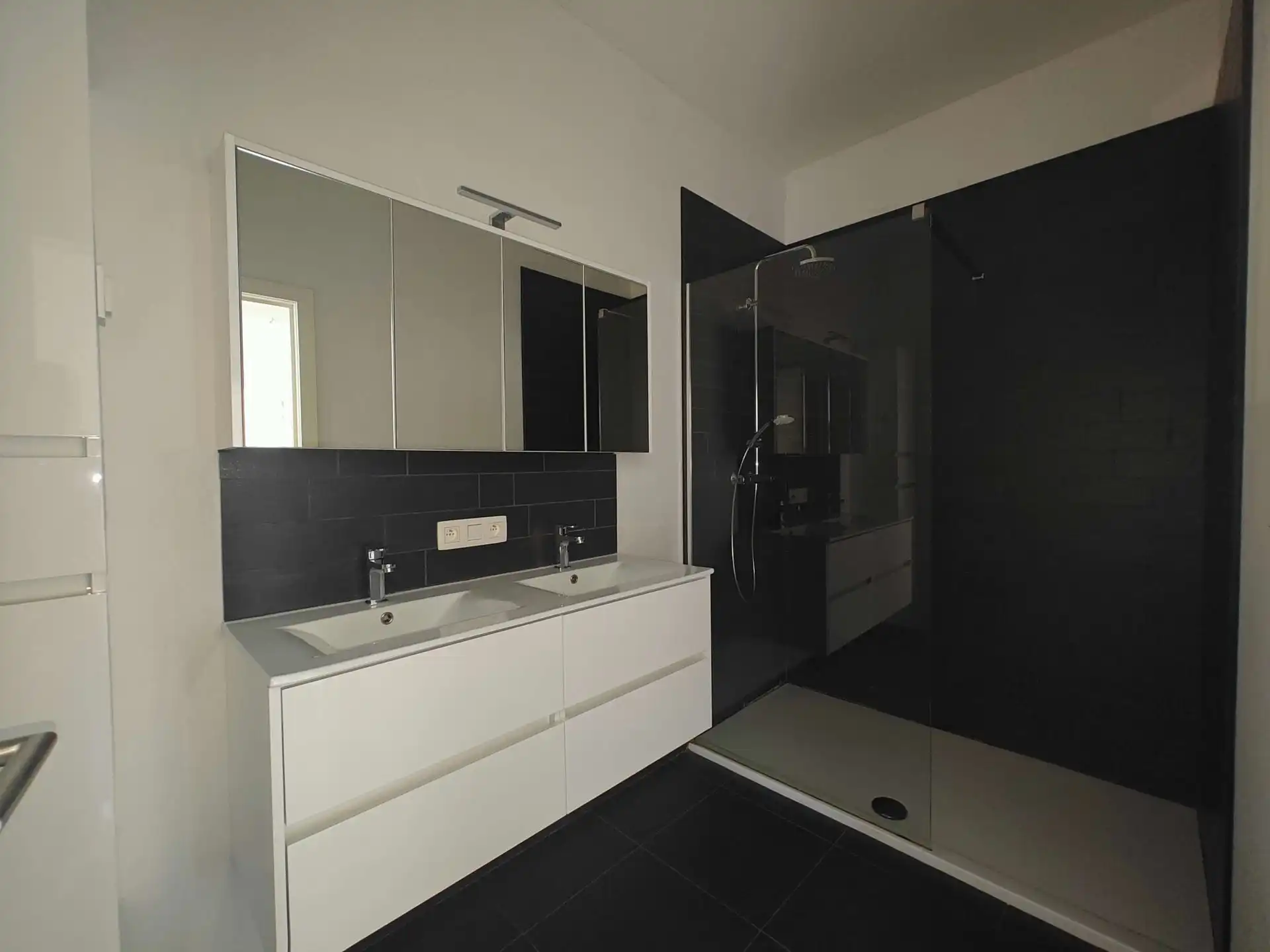 Gerenoveerd appartement met 3 slaapkamers  foto 10