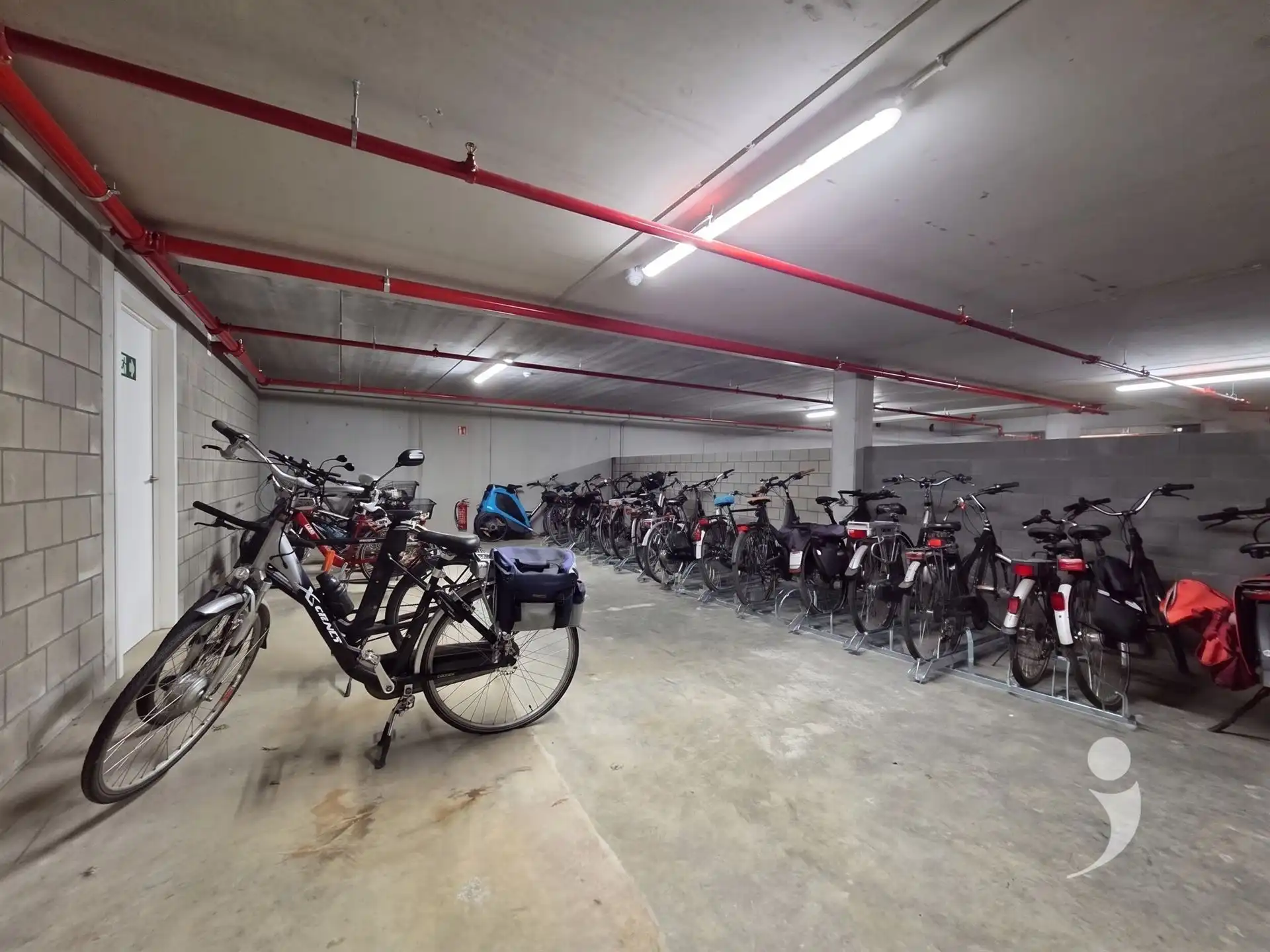 Zeer ruim en duurzaam appartement met 3 kamers en 1 staanplaats foto 16