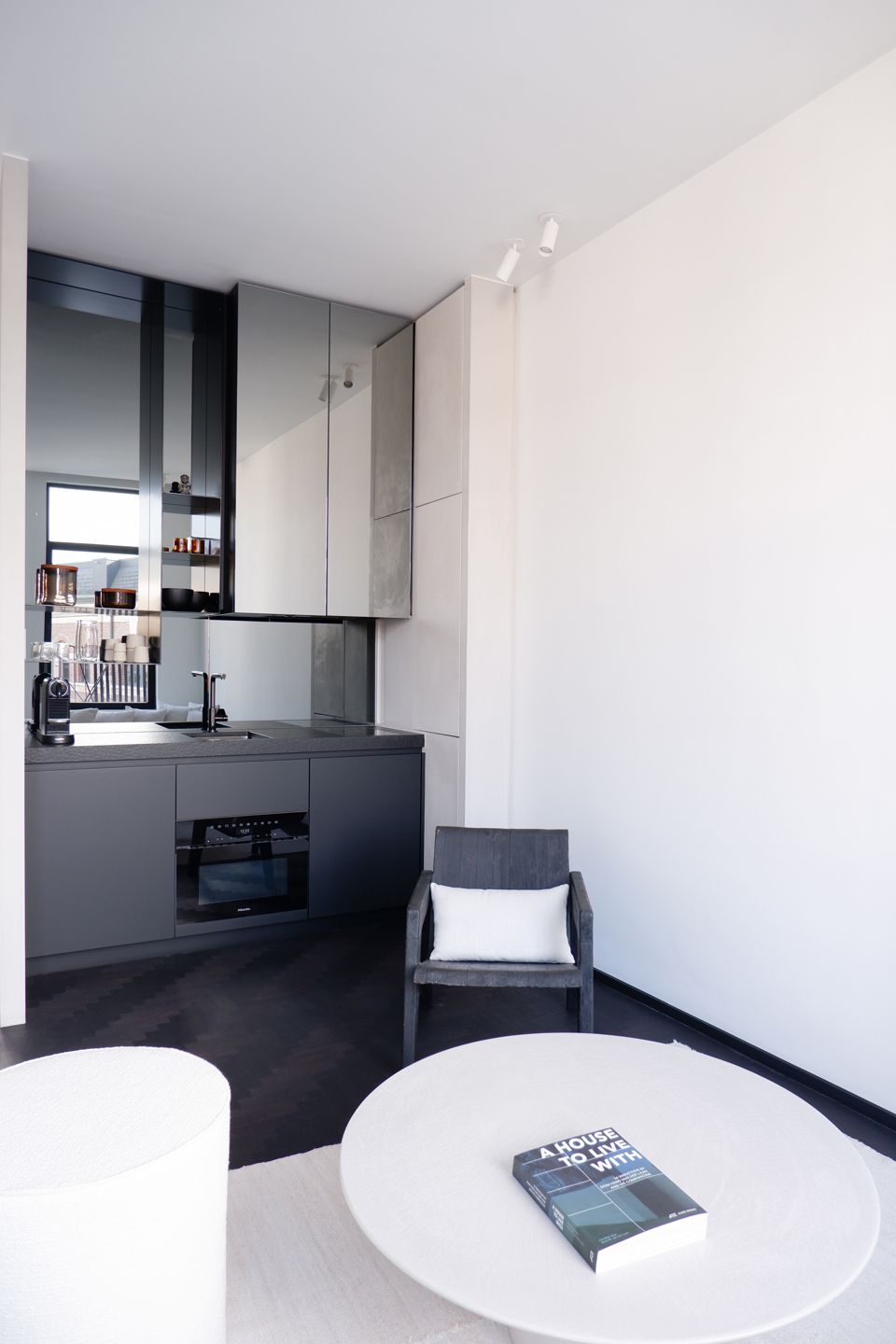 catchy cityloft met zalig terras vlakbij modemuseum foto 5