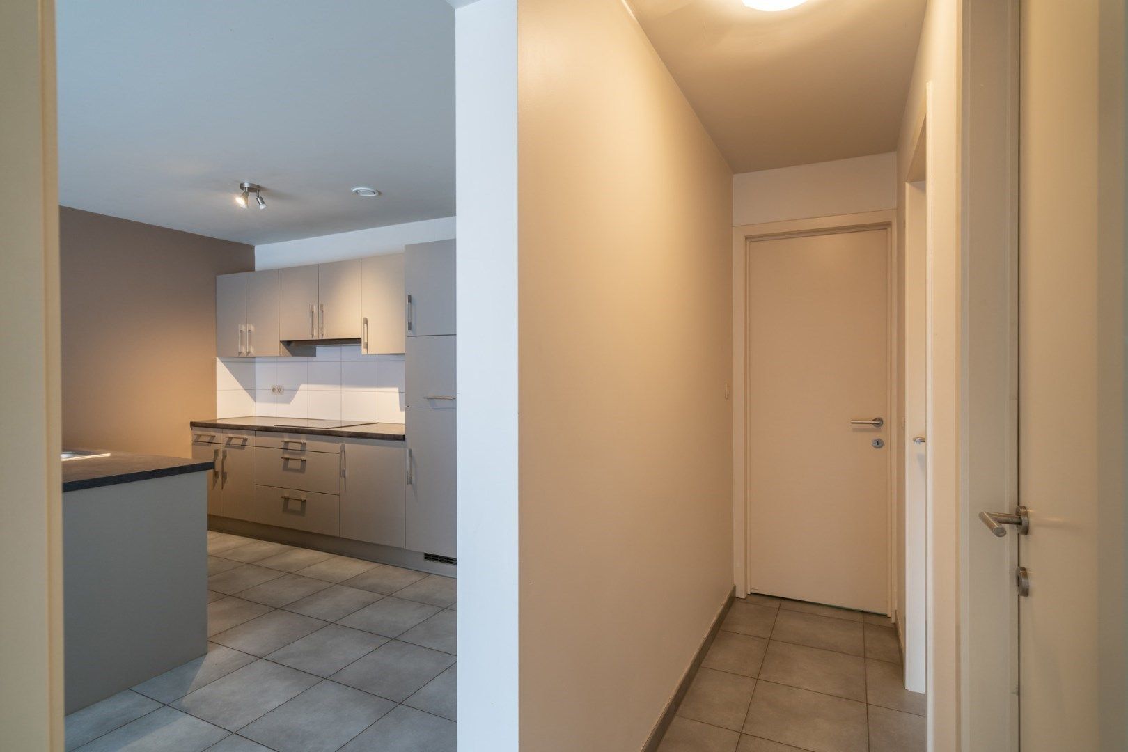 Comfortabel, recent appartement met 2 slaapkamers, garage en kelderberging op wandelafstand van markt Bilzen + park Haffmans foto 15