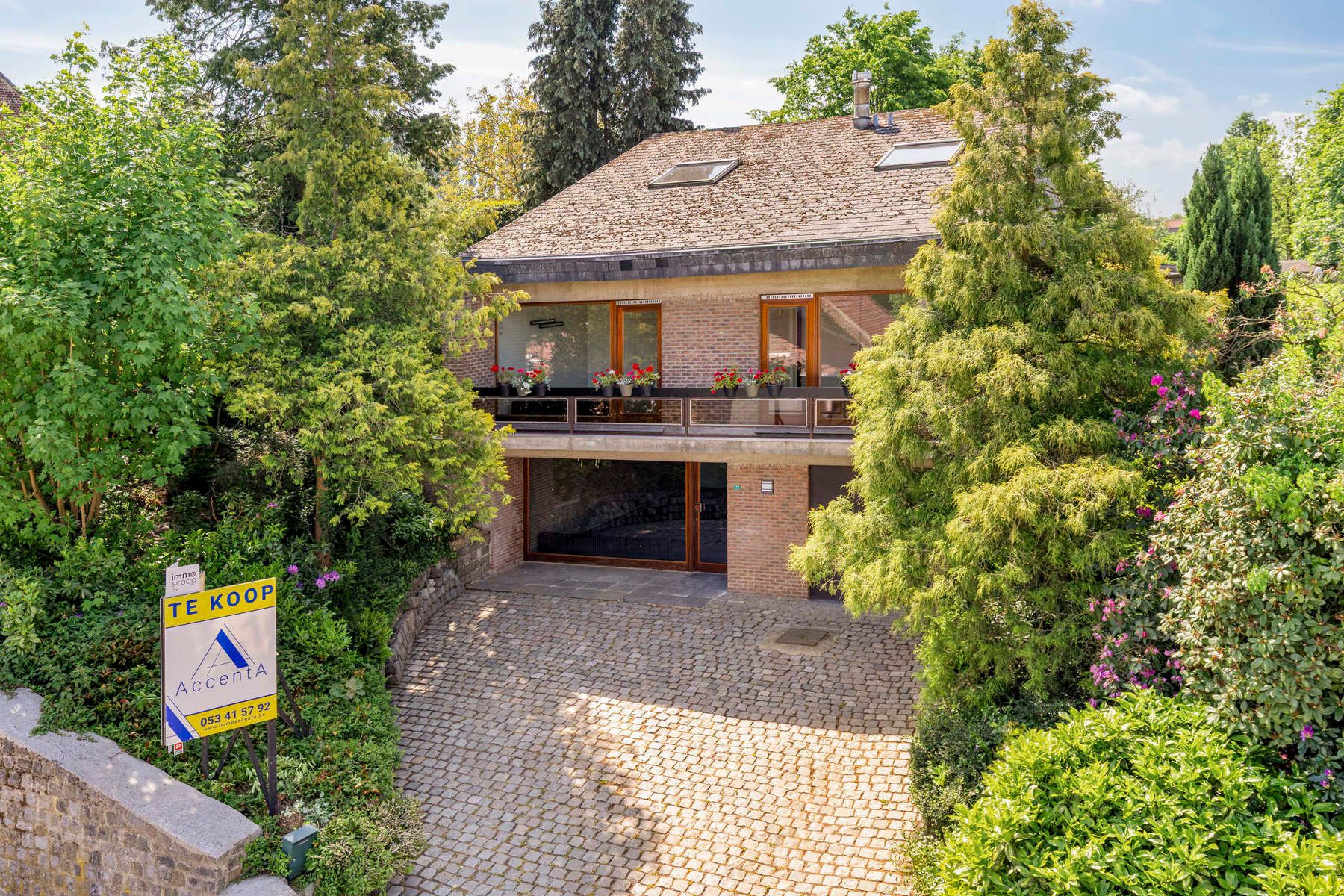 Hoofdfoto van de publicatie: Architecturale villa met top-ligging!