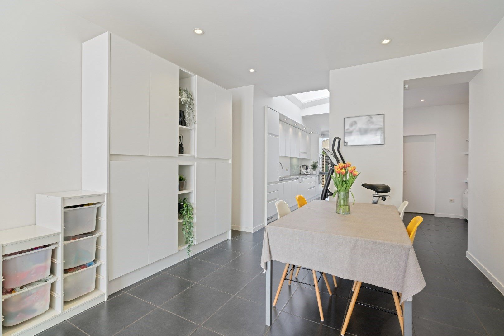GERENOVEERDE WONING MET 3 SLAAPKAMERS EN TUIN foto 2