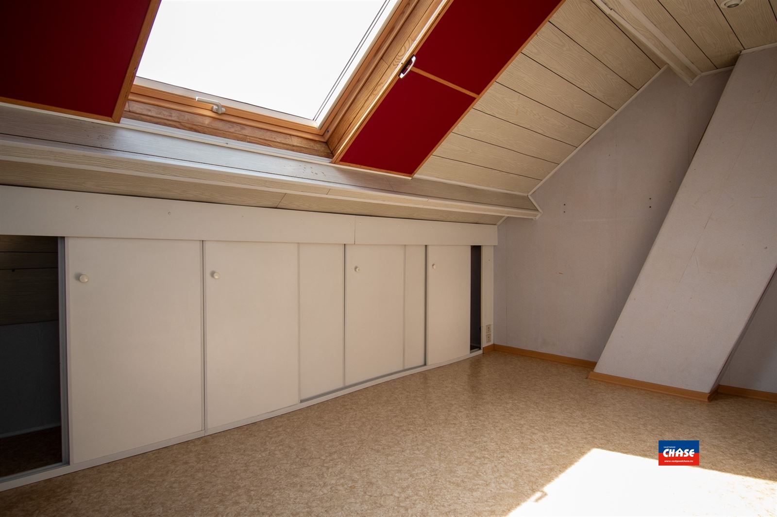 Rijwoning met 5 slaapkamers, tuin en garage foto 17