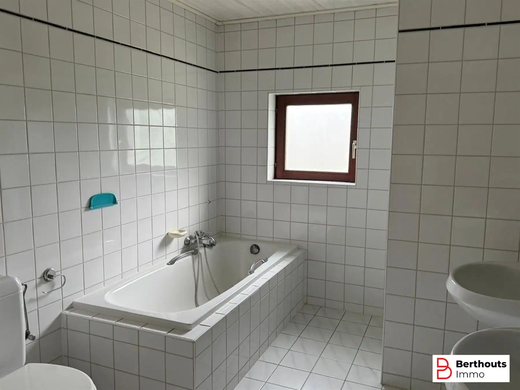 VOLLEDIG TE RENOVEREN  WONING MET PRACHTIGE TUIN OP 11 ARE  foto 10