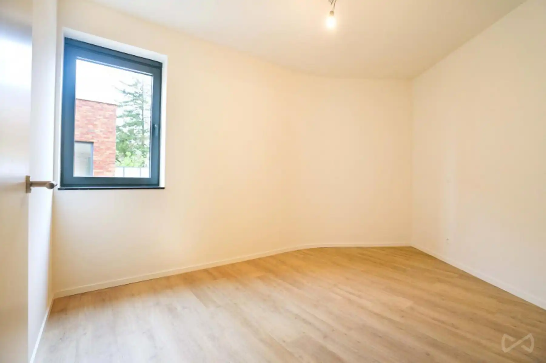 Nieuwbouw met terras en staanplaats  foto 7