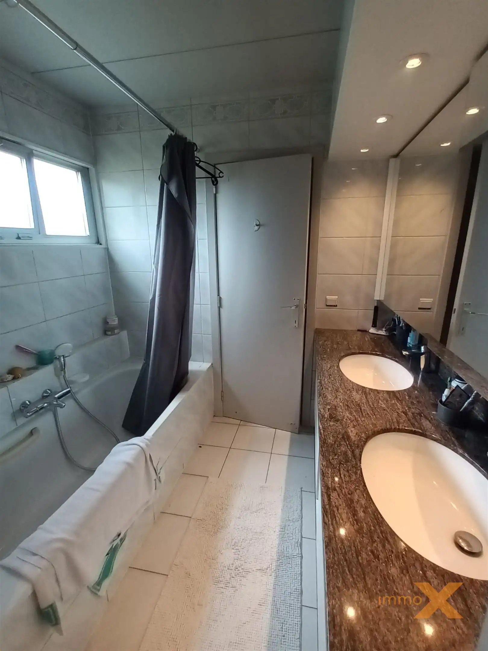 INTAPKLARE CHARMANTE WONING MET 3 SLPKS foto 16