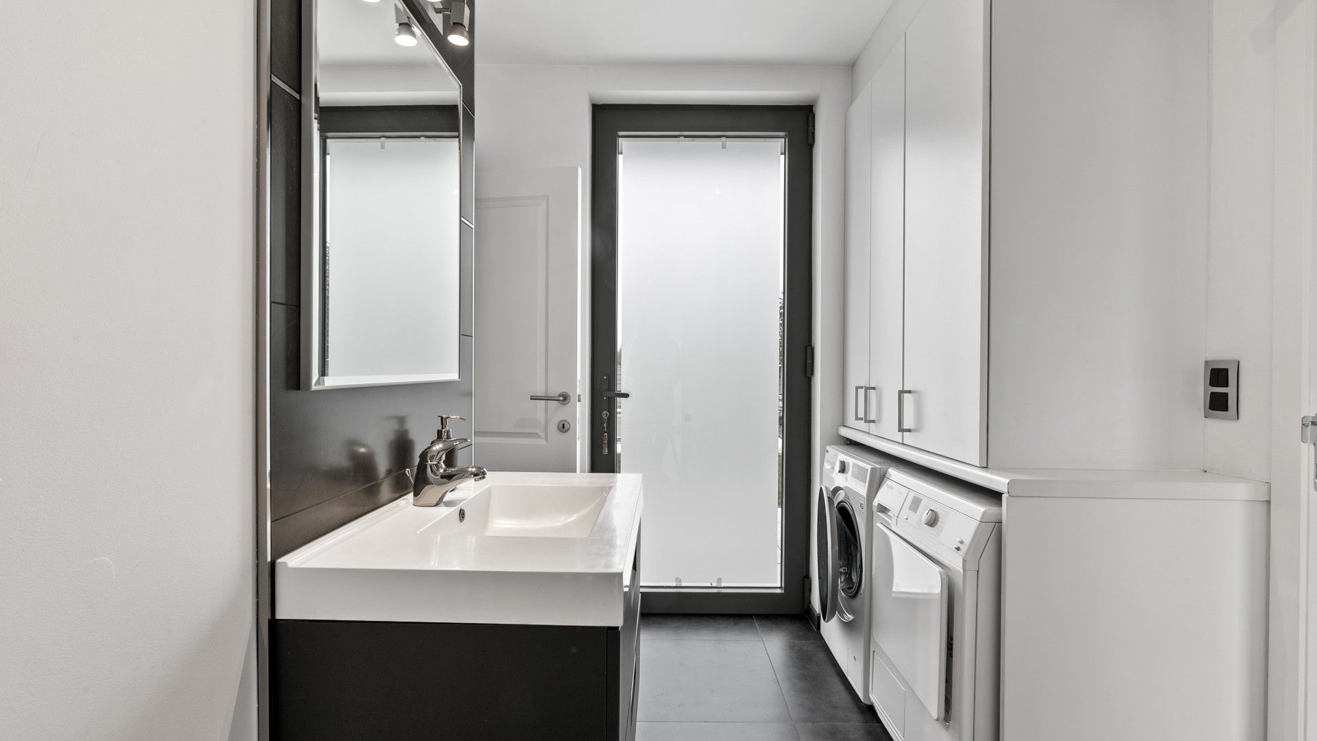 Energiezuinige woning met 4 slpkrs, zwembad en wellness in As foto 26