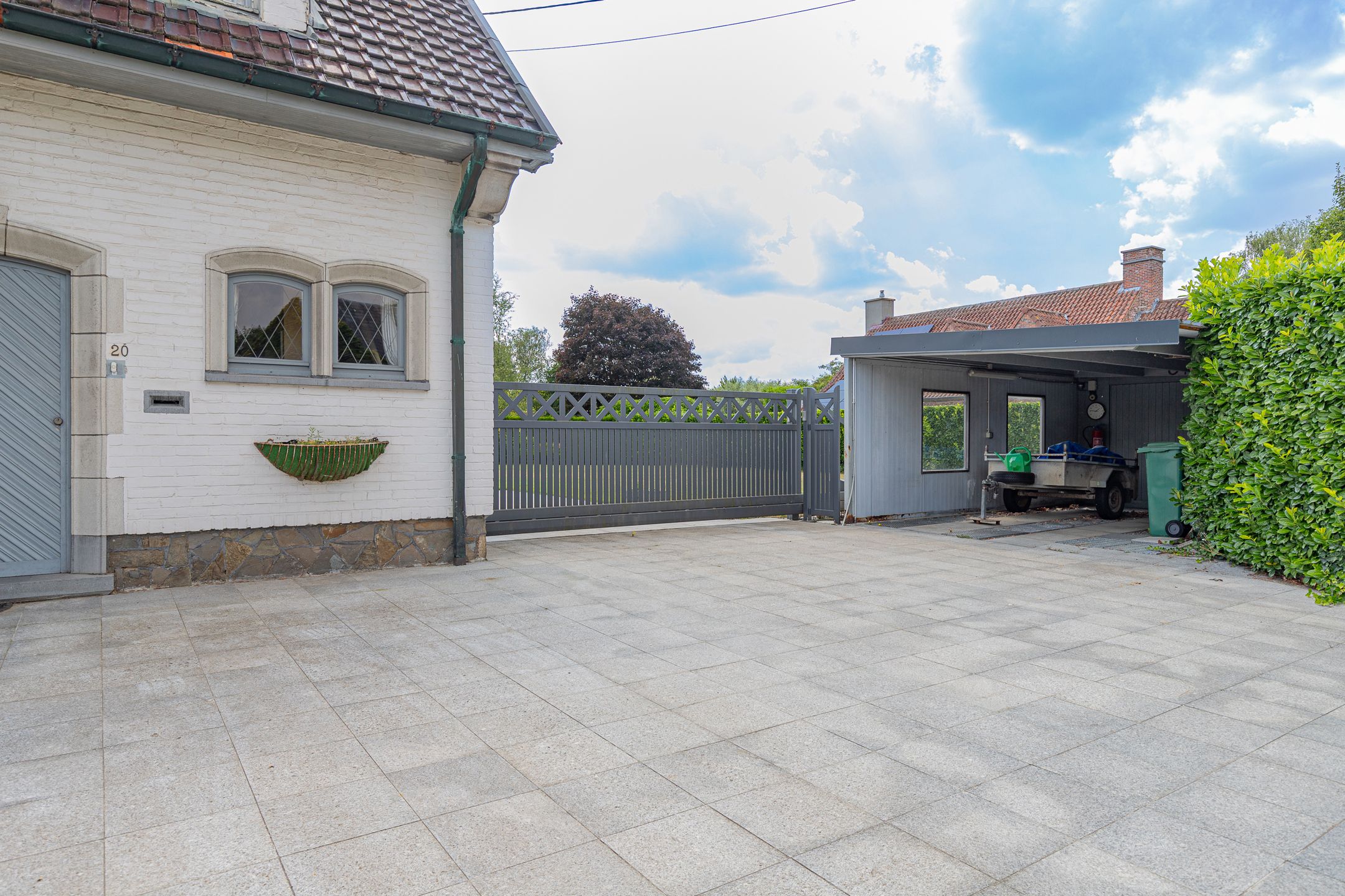 AALST – Halfopen bebouwing met villa-allure op 3114 m² foto 16