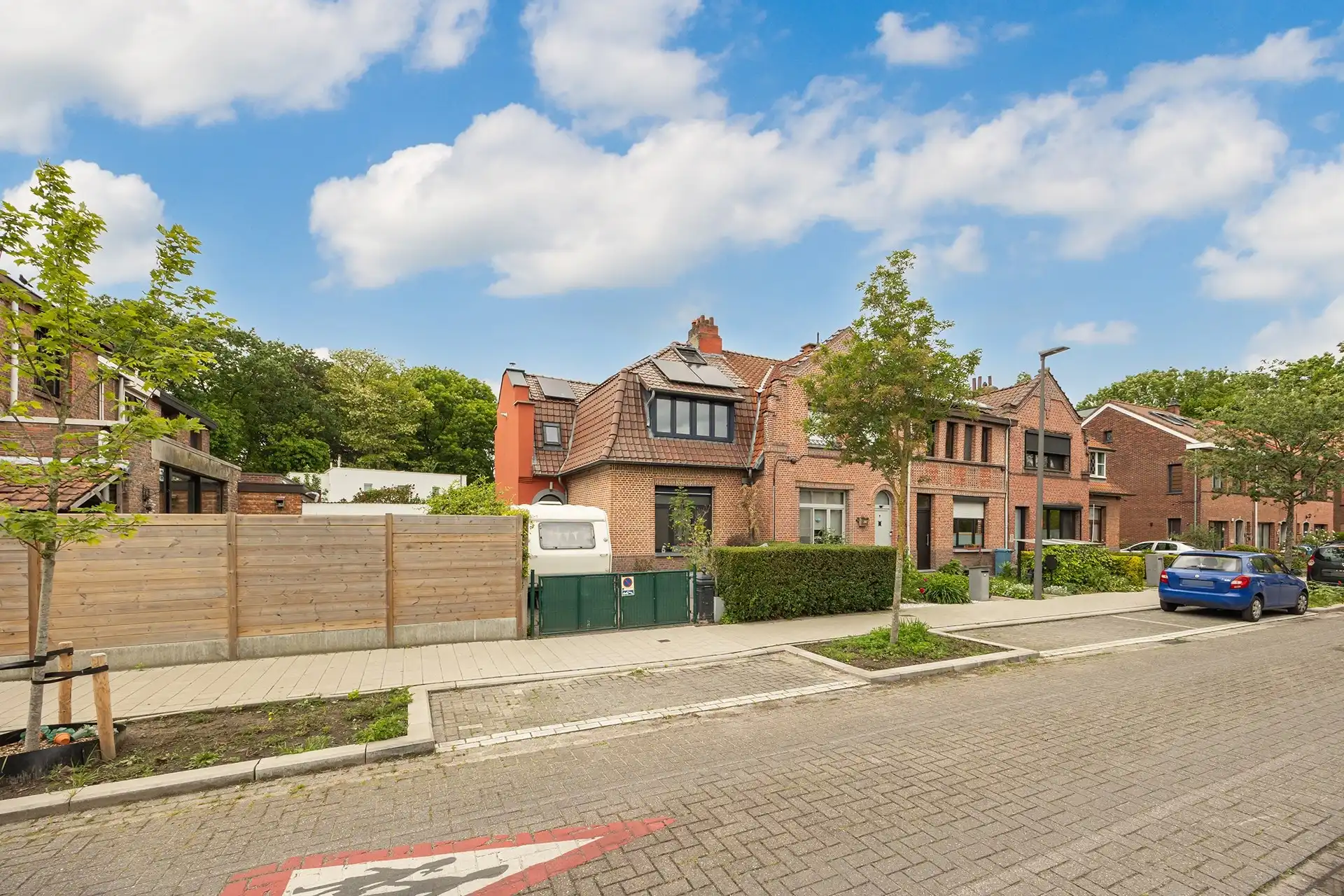 Instapklare halfopen woning met zonnepanelen in de Tuinwijk foto 32