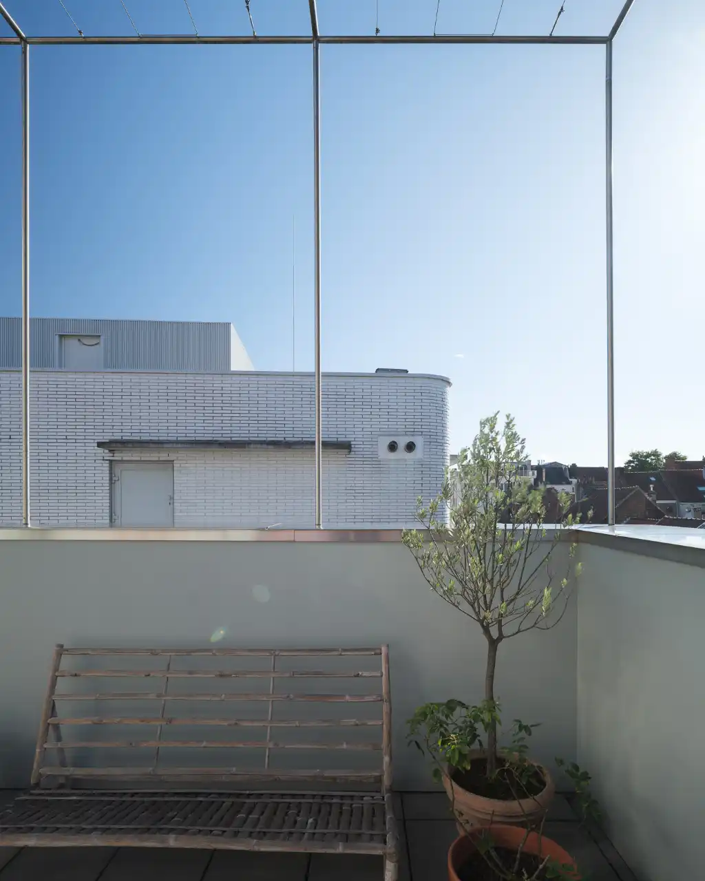 Architectuur, centrum Gent – Genereuze split-level woning met bijzondere ruimtelijkheden, dakterras, en achterliggende polyvalente praktijkruimte. foto 16