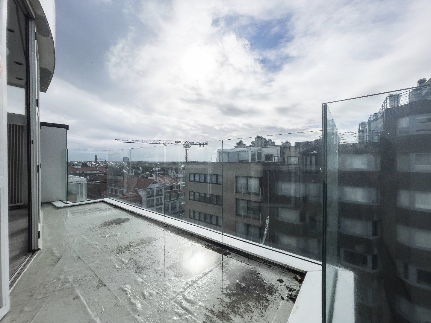 Te renoveren penthouse met zuid-west oriëntatie en zijdelings zeezicht gelegen vlakbij het Rubensplein.  foto 4