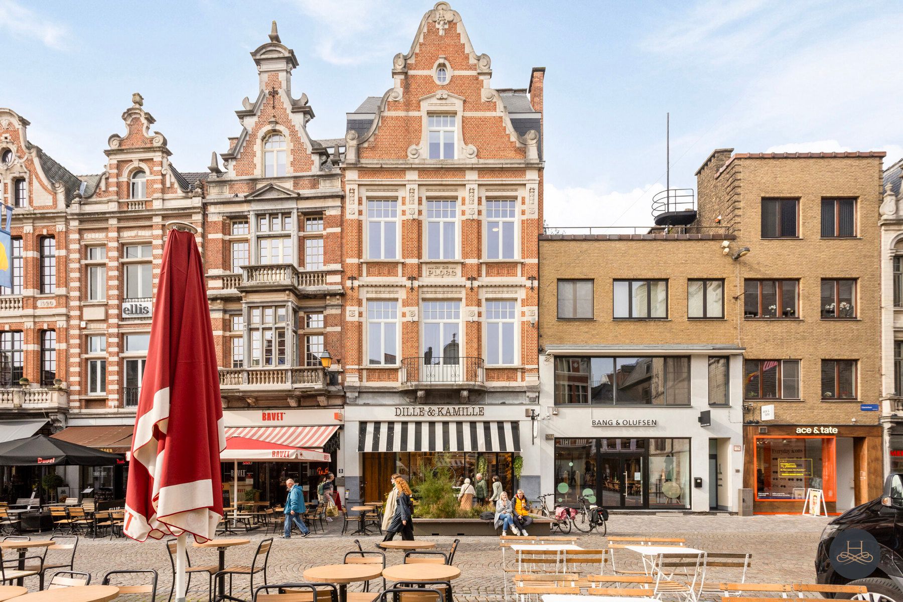 Nieuw luxeappartement met ruim terras foto {{pictureIndex}}