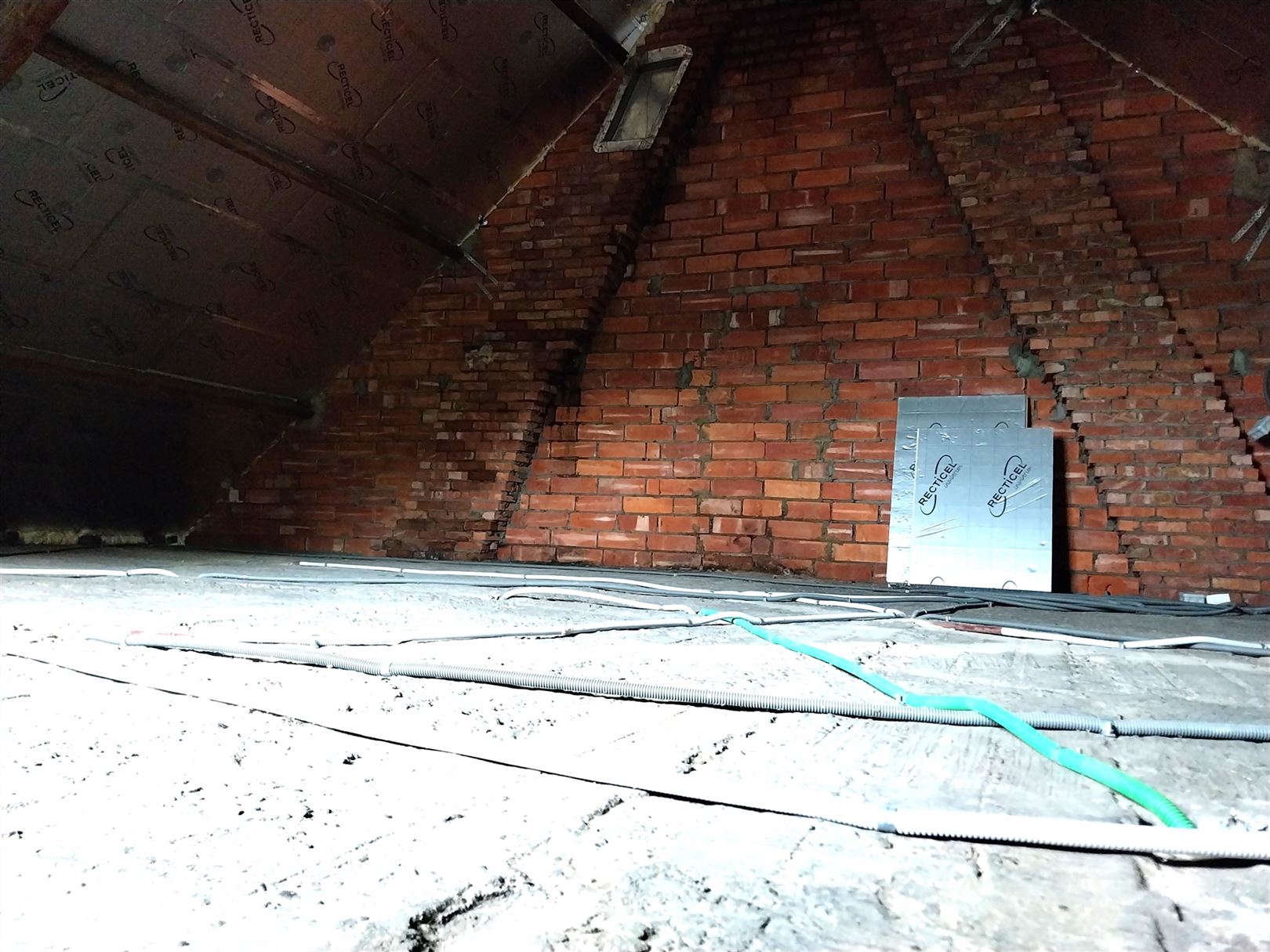 TE HUUR: gerenoveerde woning met 3 slaapkamers te Paal! foto 24