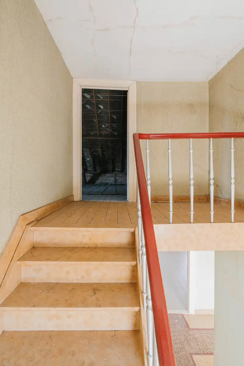 Karaktervolle, te renoveren woning met tal van mogelijkheden foto 22