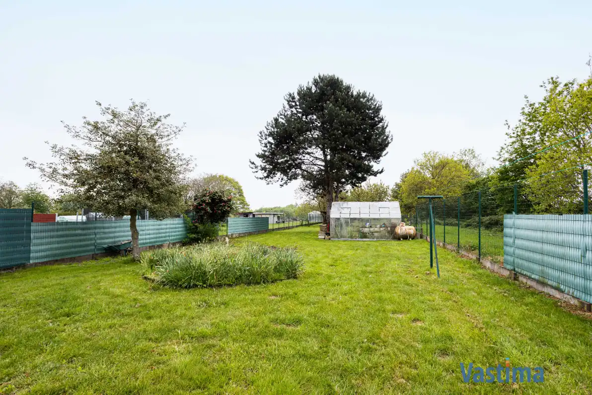 Ruime halfopen bungalow met grote kelder, 3 slaapkamers en zonnige tuin foto 33