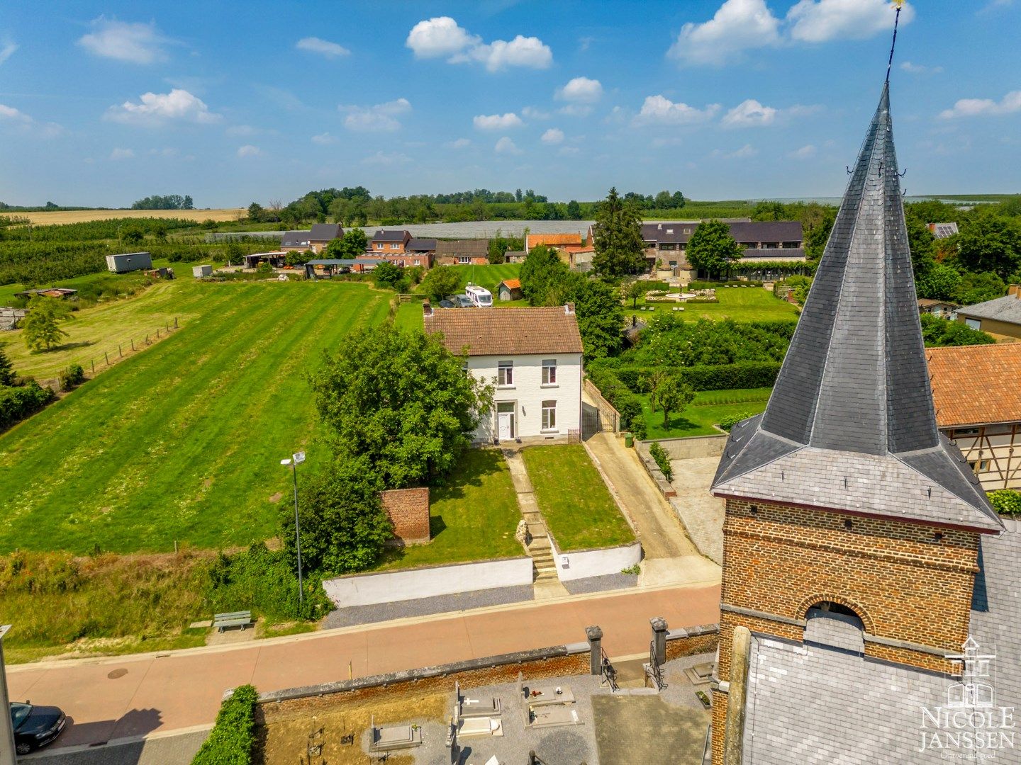 Statige woning op een aangename en rustige locatie foto 36