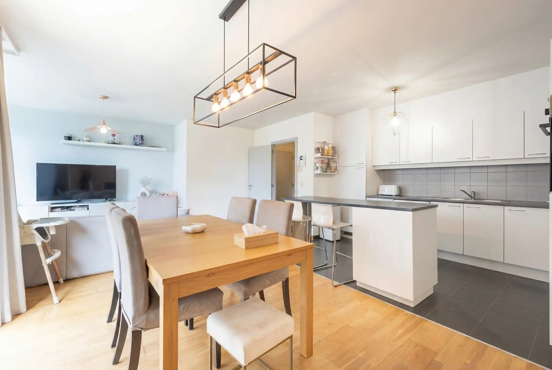 Appartement met 2 slaapkamers + P foto 3