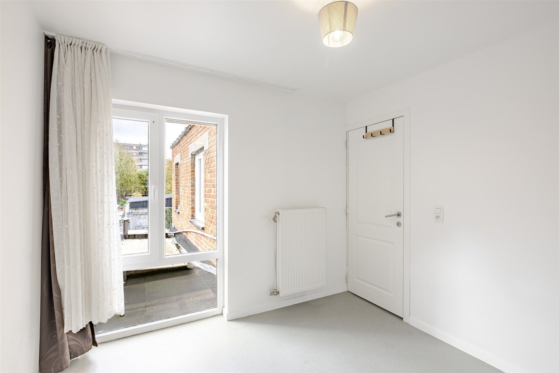 Ruime woning met 4 slks, tuin en garage foto 15