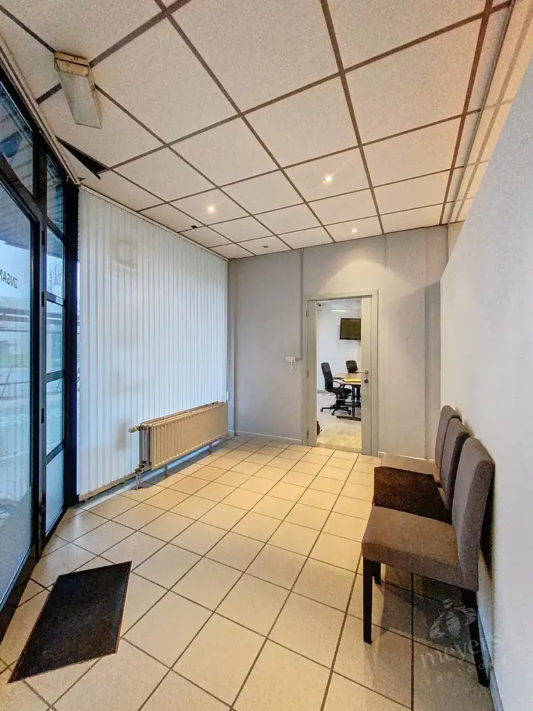 Veelzijdige kantoor- en handelsruimte van circa 155 m² in het centrum van Alken foto 3